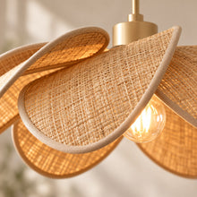 Auréa – Suspension florale en rotin