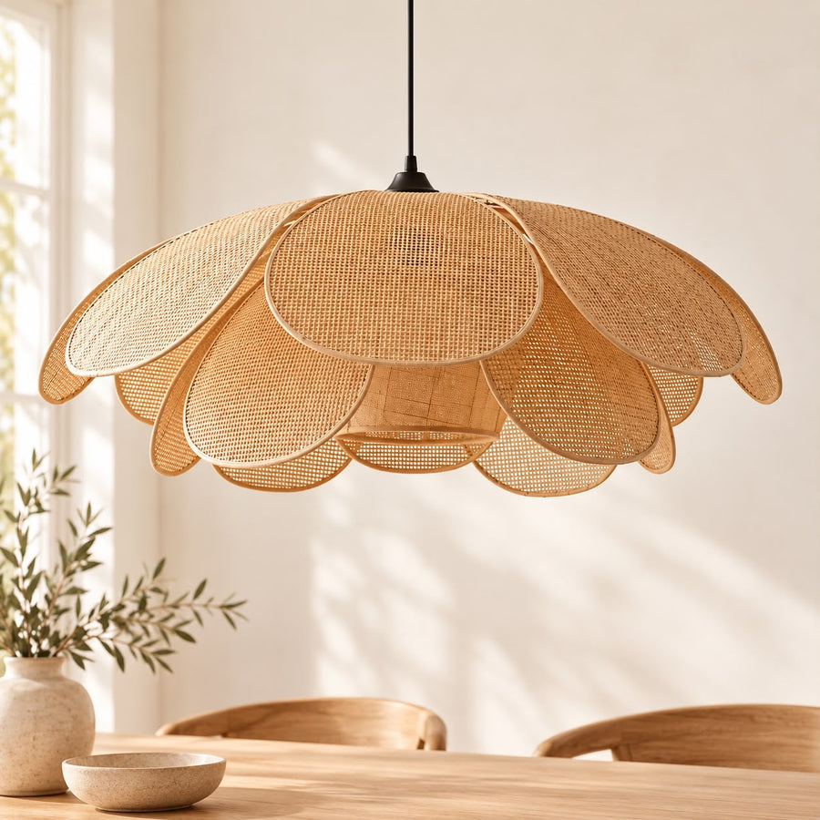 Liora – Suspension florale en rotin tissé